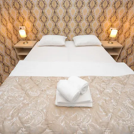 Nightlife Old Town דירה *