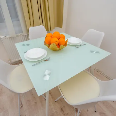 Nightlife Old Town דירה *