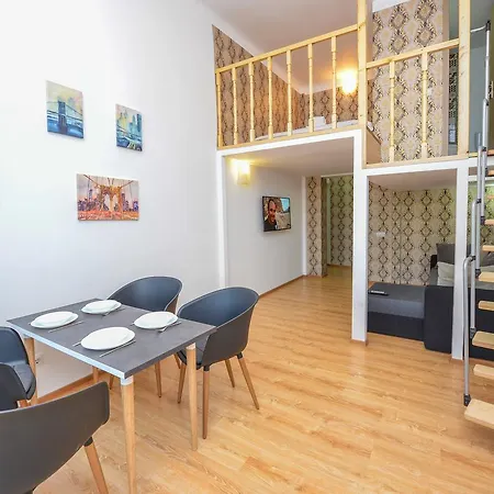 Nightlife Old Town Apartment