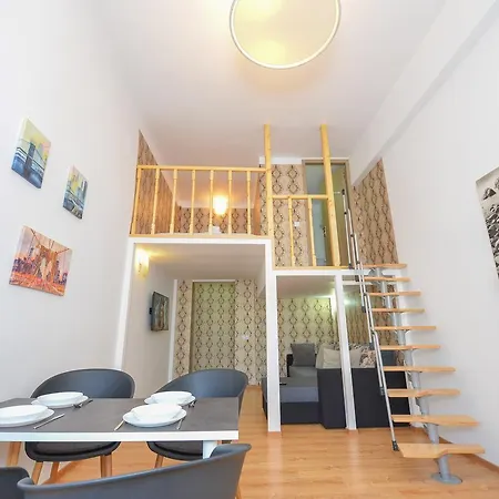 Nightlife Old Town Apartment