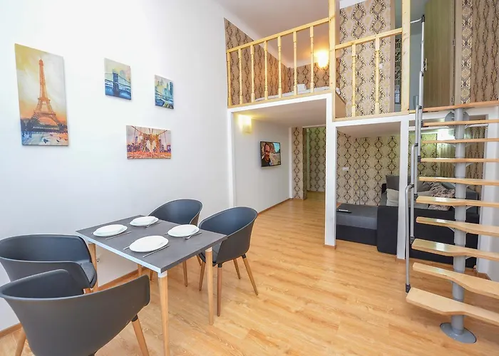 Nightlife Old Town Apartman