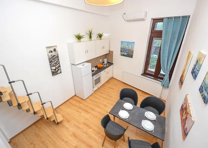 Nightlife Old Town *