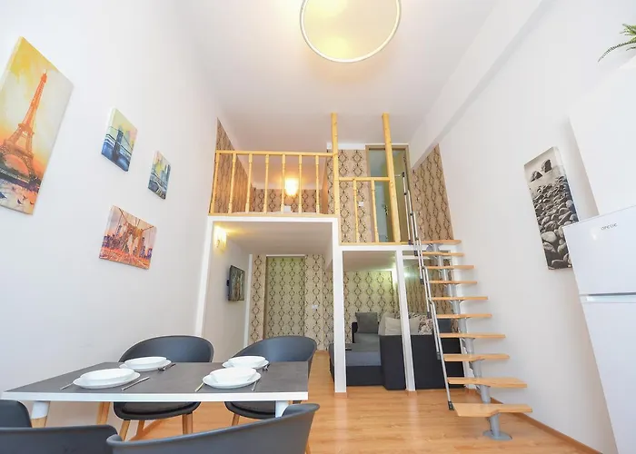 Nightlife Old Town Apartman